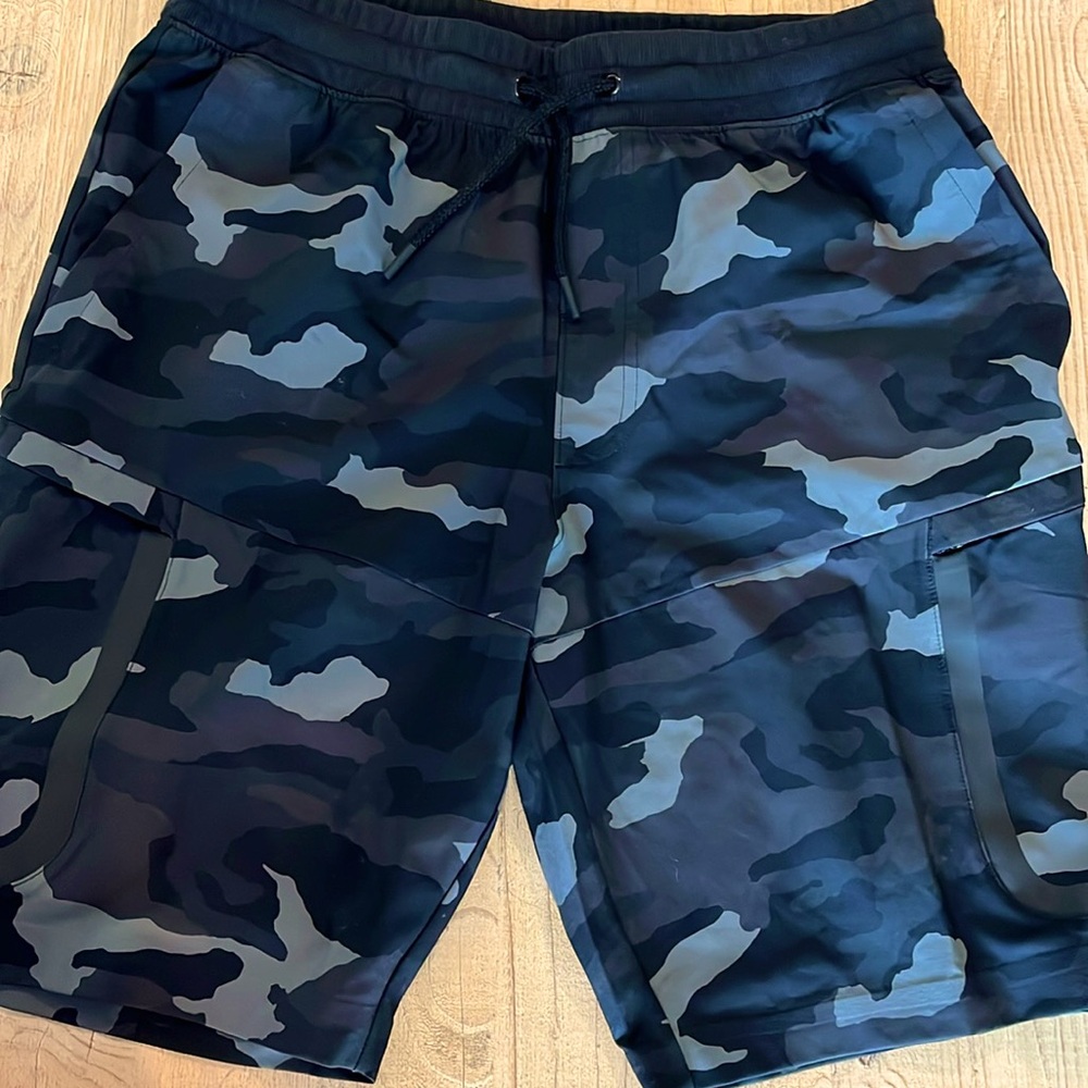 Under Armour Men's Camo unstoppable Shorts